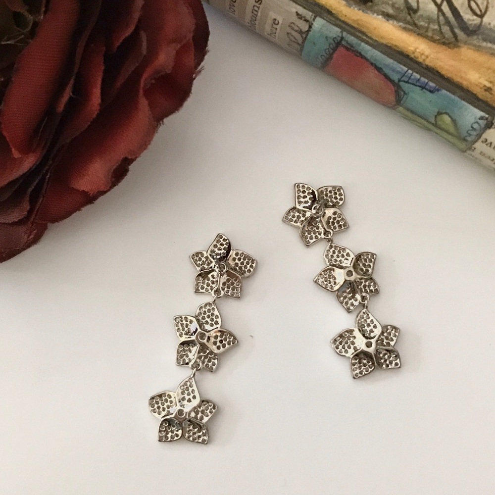 KATE SPADE • Blooming Pavè Linear Earrings - Picture 7 of 8